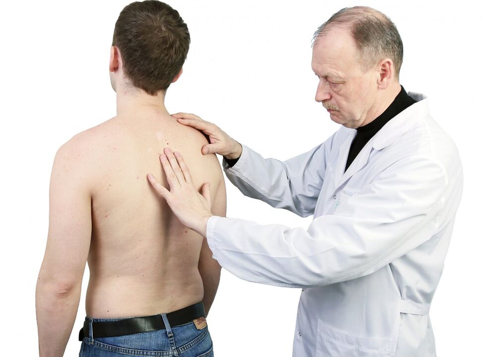 Zur Diagnose einer Osteochondrose gehört eine ärztliche Untersuchung der Wirbelsäule